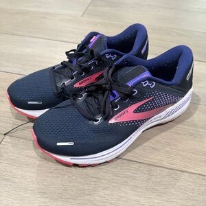 Brooks Women's Athletic Shoes - Adrenaline GTS 22